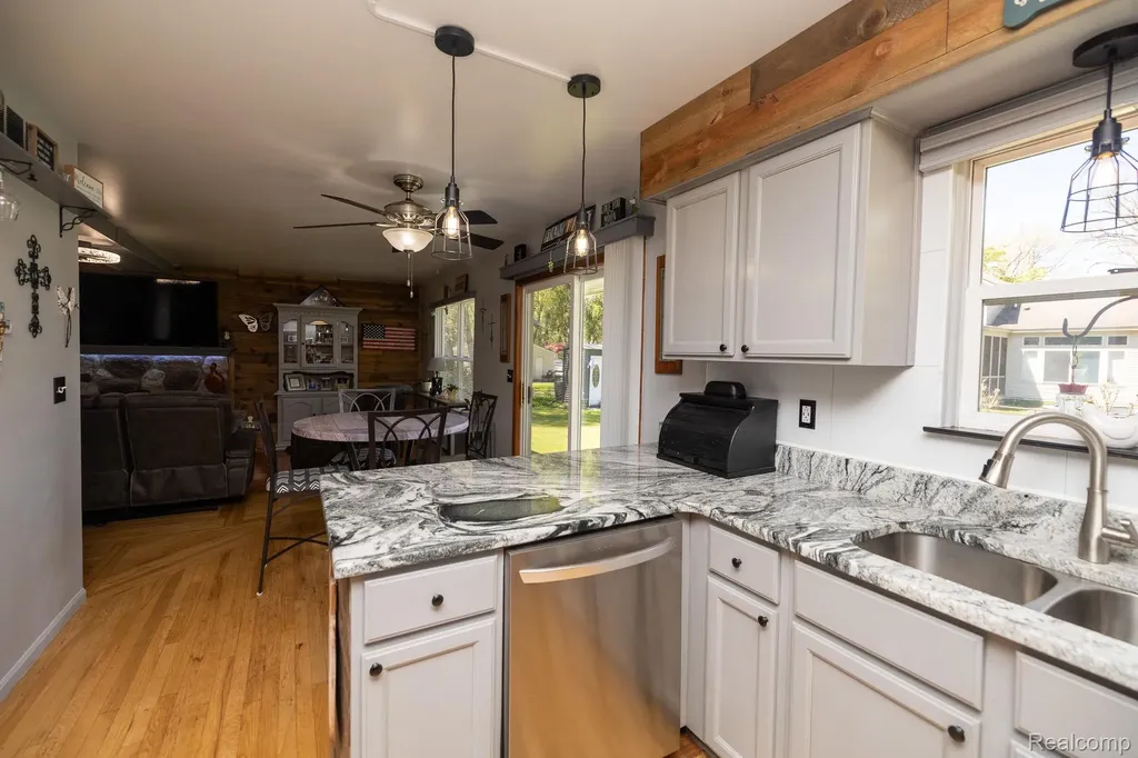 9470 Mandon Road White Lake Charter Township MI 48386