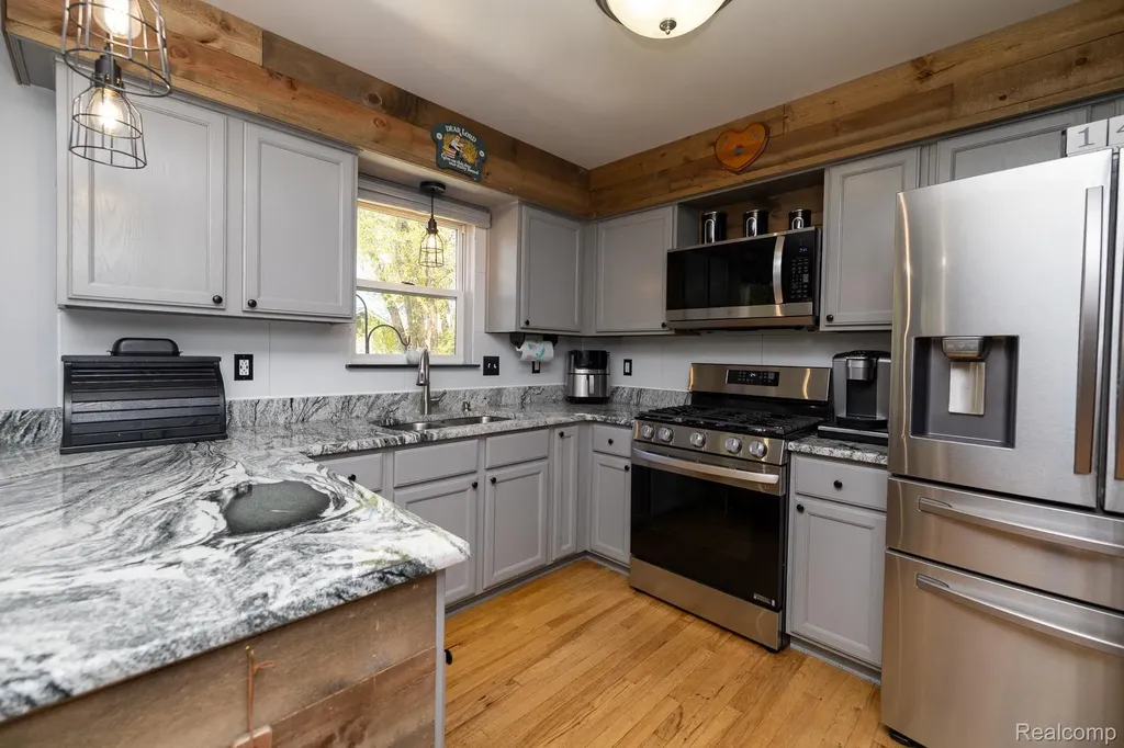 9470 Mandon Road White Lake Charter Township MI 48386