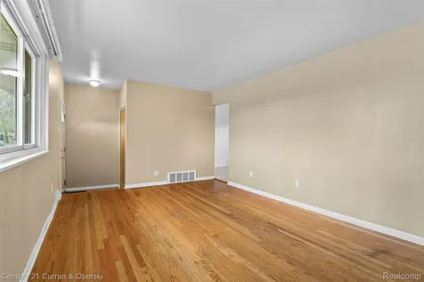 15435 Bainbridge Street Livonia City MI 48154