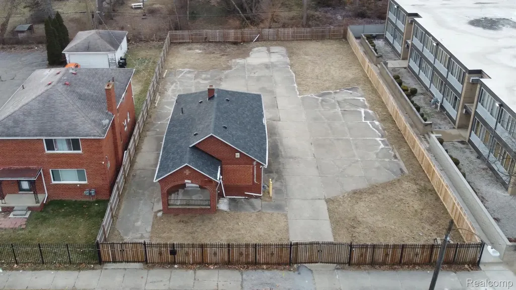 19761 Greenfield Road Detroit City MI 48235