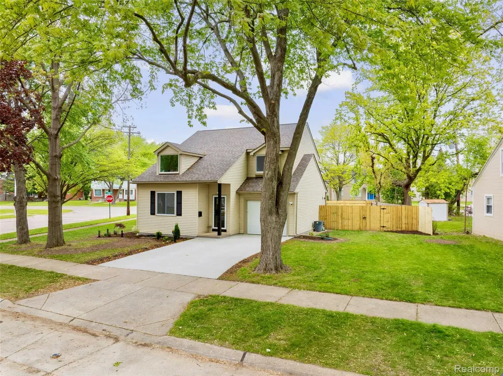 20505 Ridgemont Road Harper Woods City MI 48225