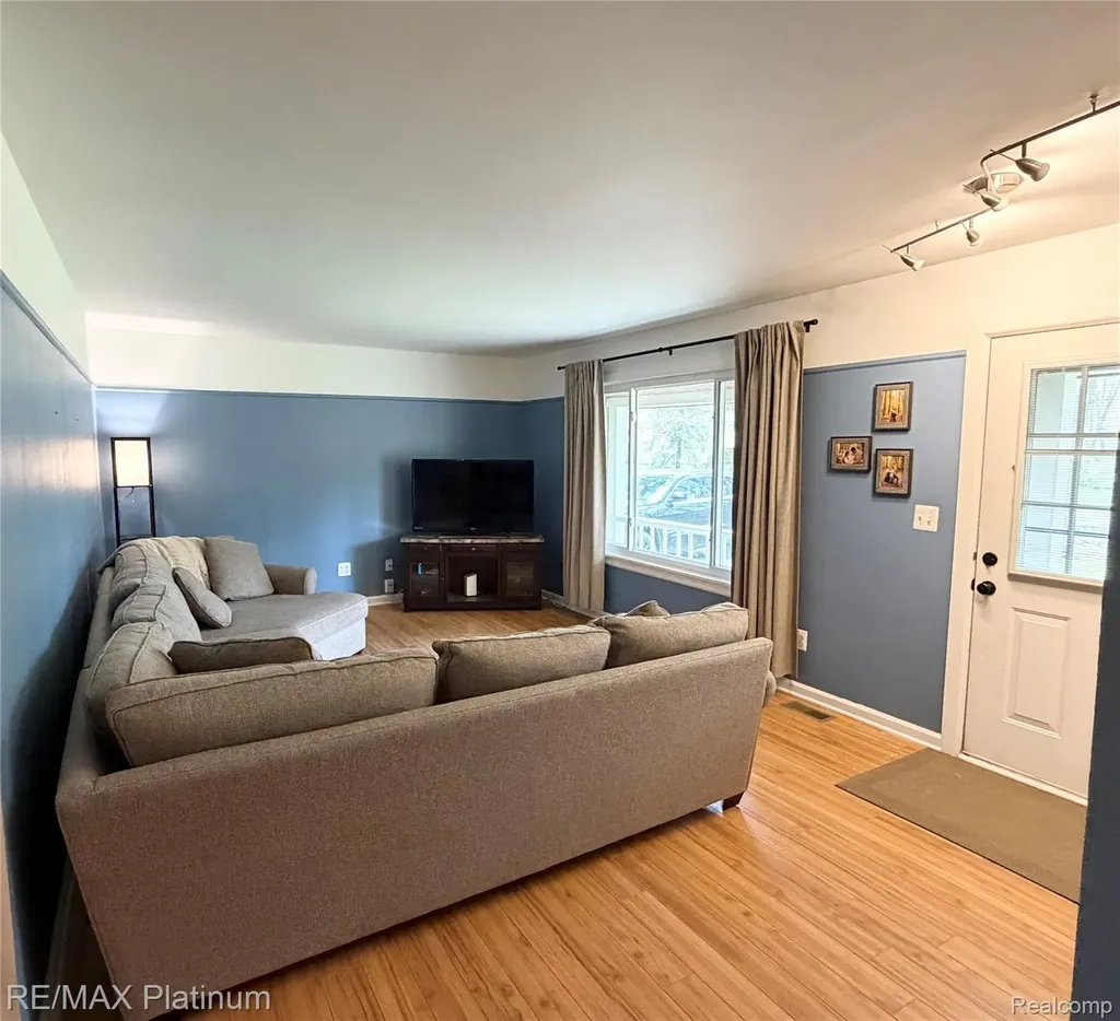 2482 Livernois Drive Oceola Township MI 48843