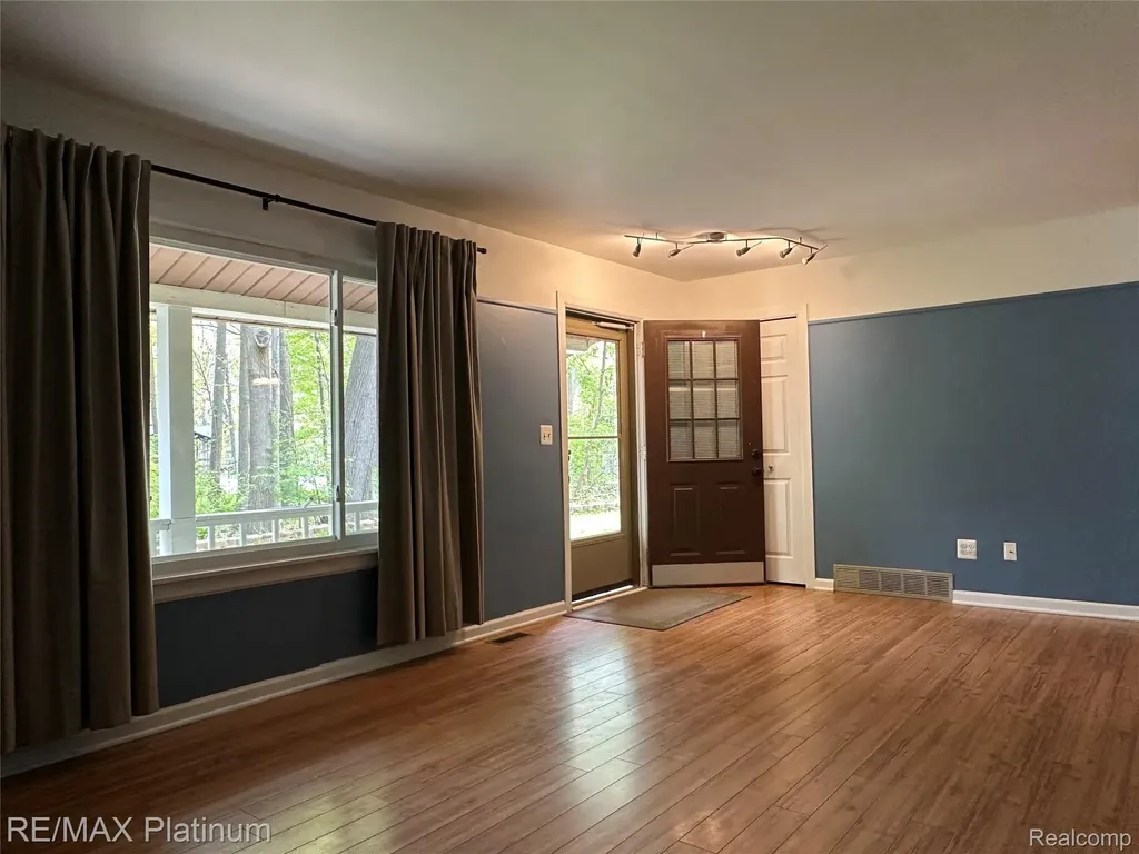 2482 Livernois Drive Oceola Township MI 48843