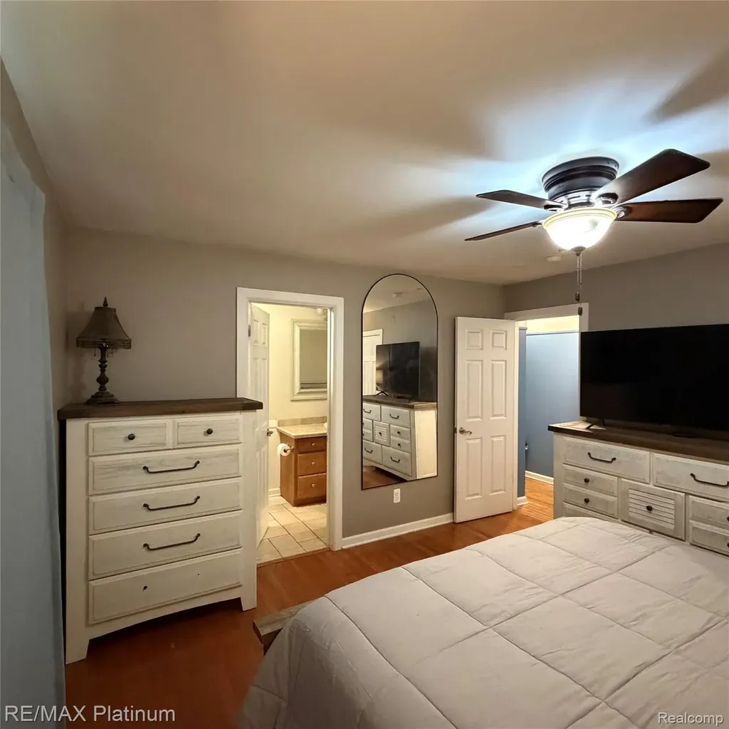2482 Livernois Drive Oceola Township MI 48843