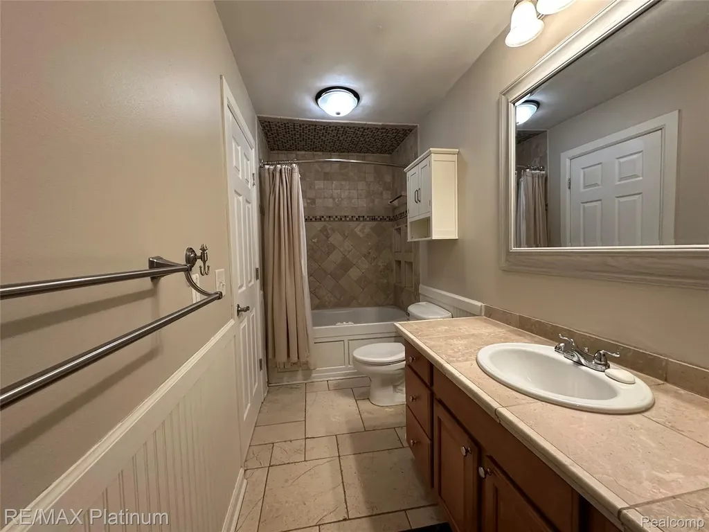 2482 Livernois Drive Oceola Township MI 48843