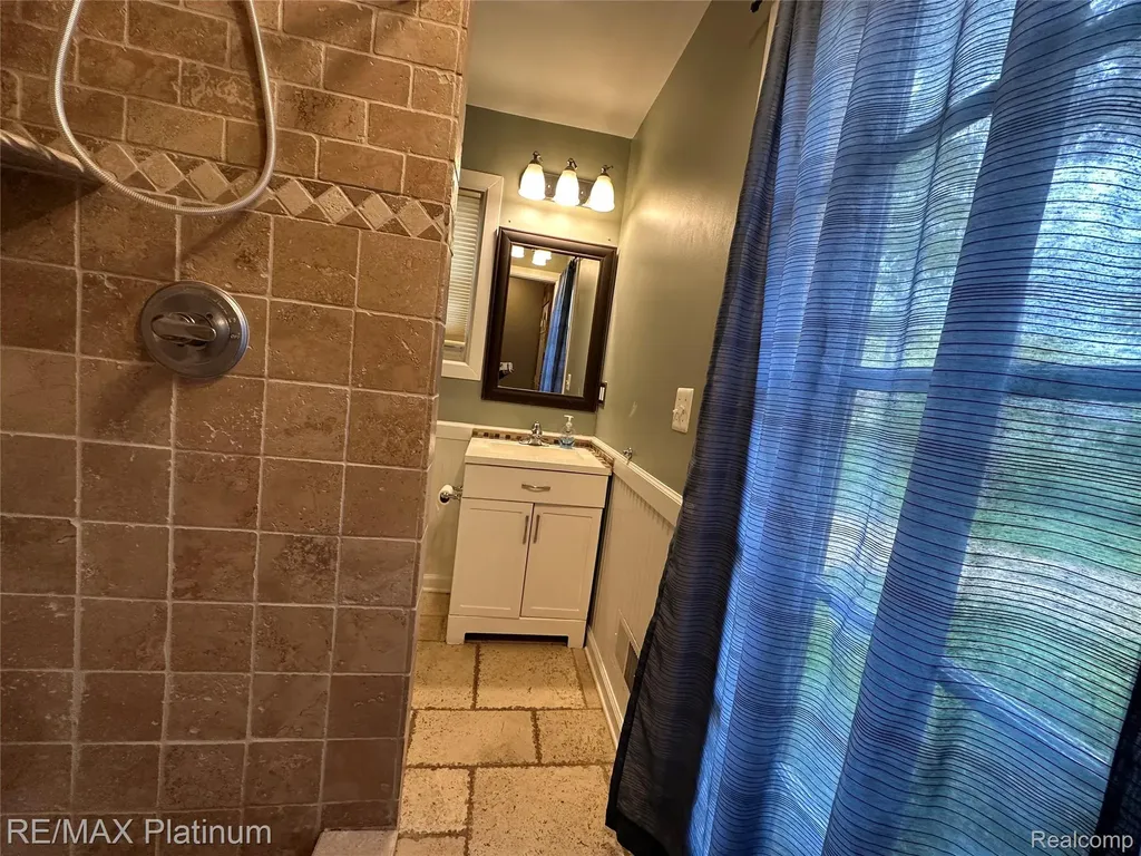 2482 Livernois Drive Oceola Township MI 48843
