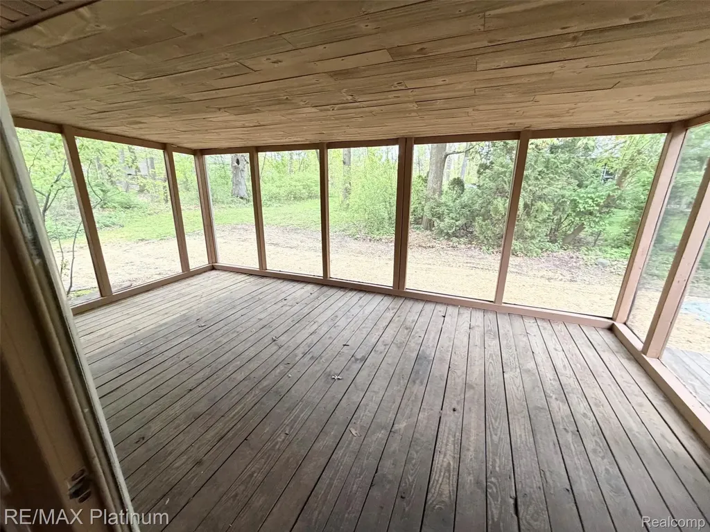 2482 Livernois Drive Oceola Township MI 48843