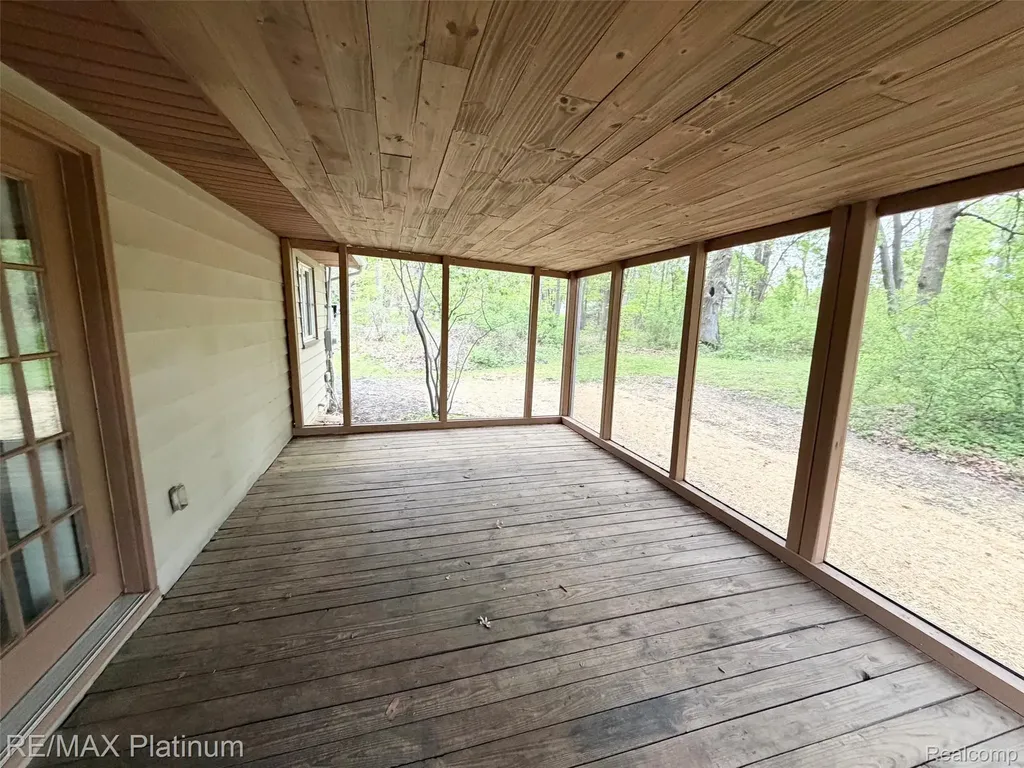 2482 Livernois Drive Oceola Township MI 48843