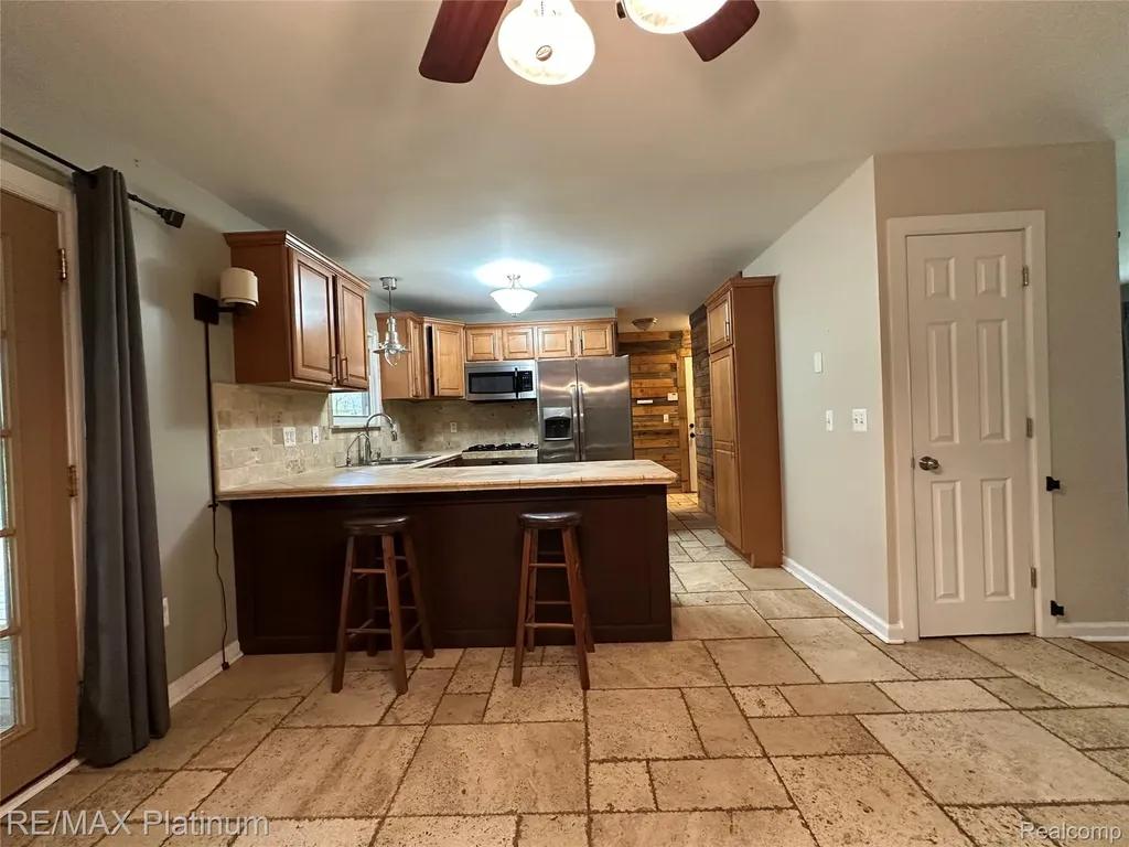 2482 Livernois Drive Oceola Township MI 48843