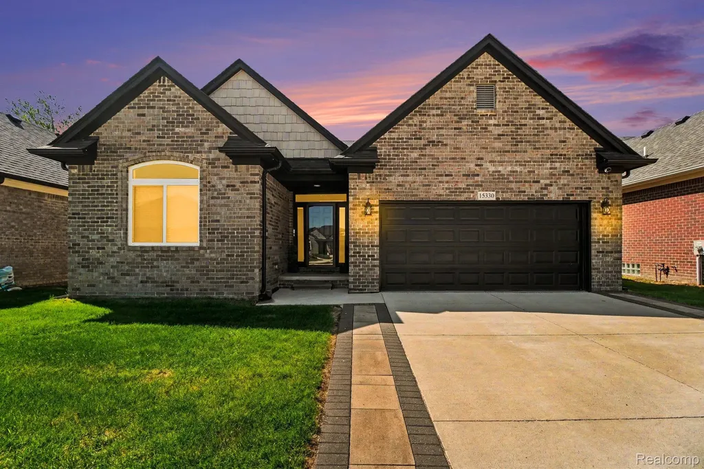 15330 Eton Pointe Drive Clinton Charter Township MI 48035