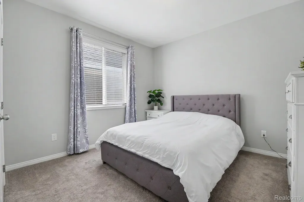 15330 Eton Pointe Drive Clinton Charter Township MI 48035