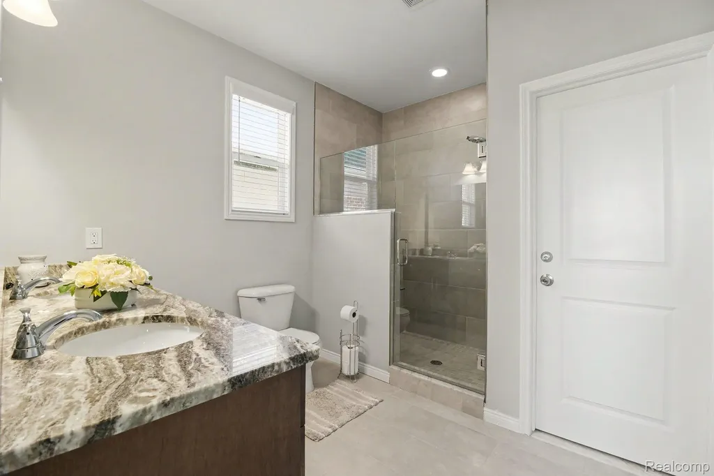 15330 Eton Pointe Drive Clinton Charter Township MI 48035