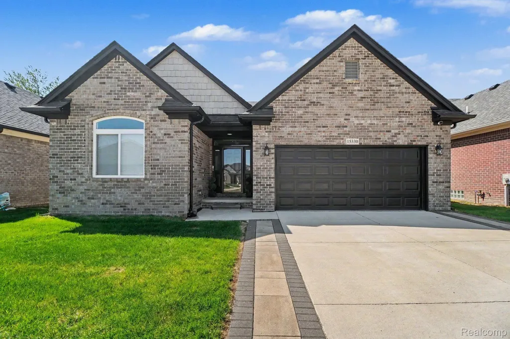 15330 Eton Pointe Drive Clinton Charter Township MI 48035