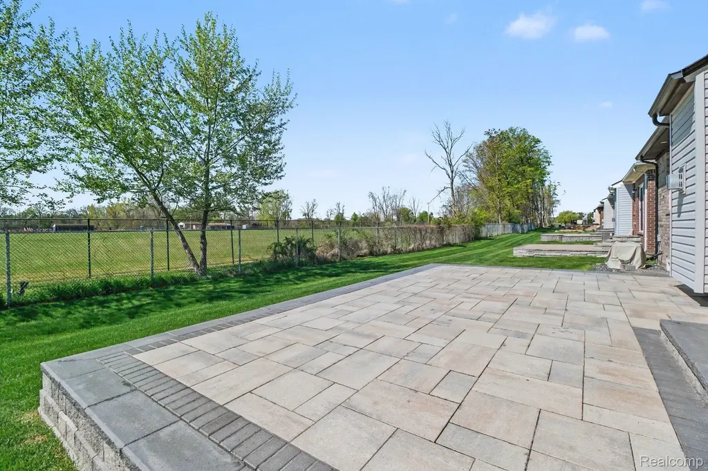 15330 Eton Pointe Drive Clinton Charter Township MI 48035