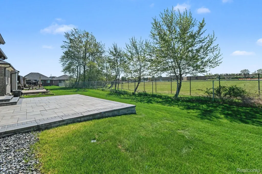 15330 Eton Pointe Drive Clinton Charter Township MI 48035