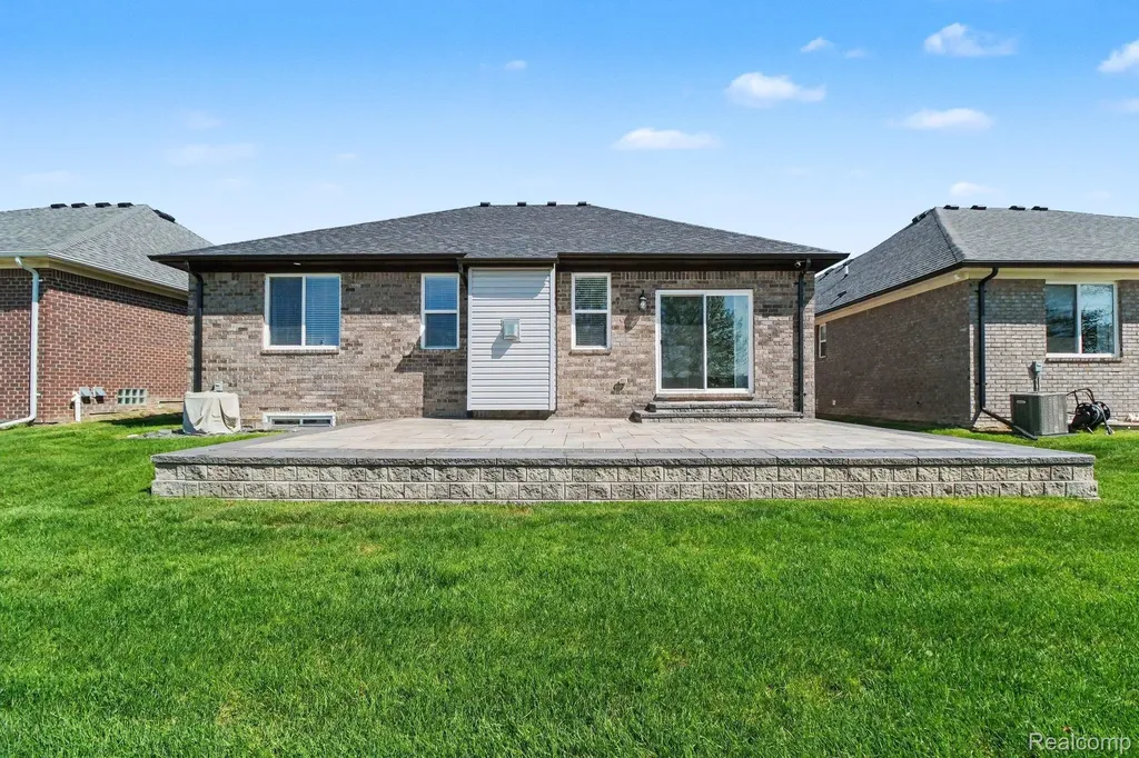 15330 Eton Pointe Drive Clinton Charter Township MI 48035