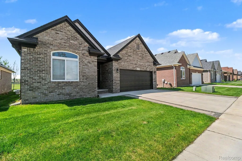 15330 Eton Pointe Drive Clinton Charter Township MI 48035