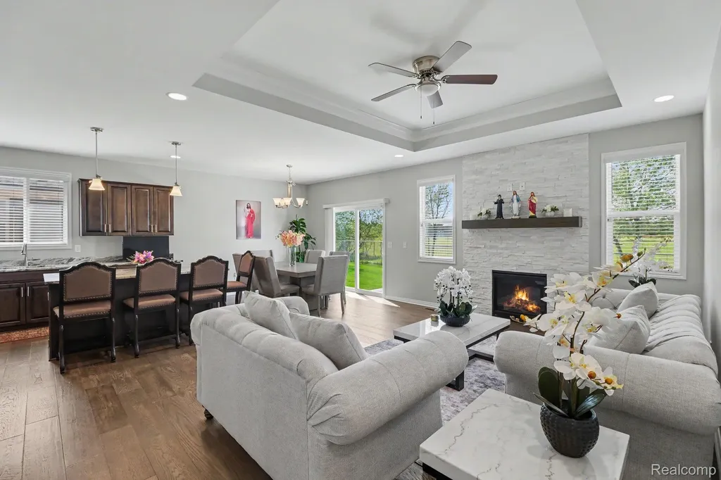 15330 Eton Pointe Drive Clinton Charter Township MI 48035