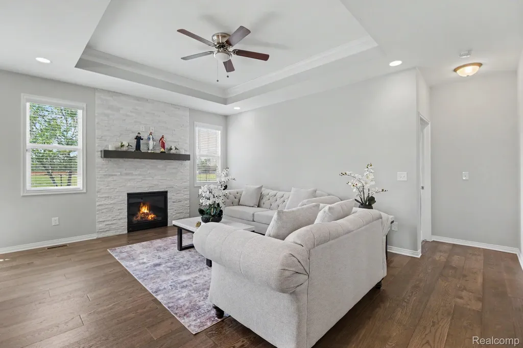 15330 Eton Pointe Drive Clinton Charter Township MI 48035