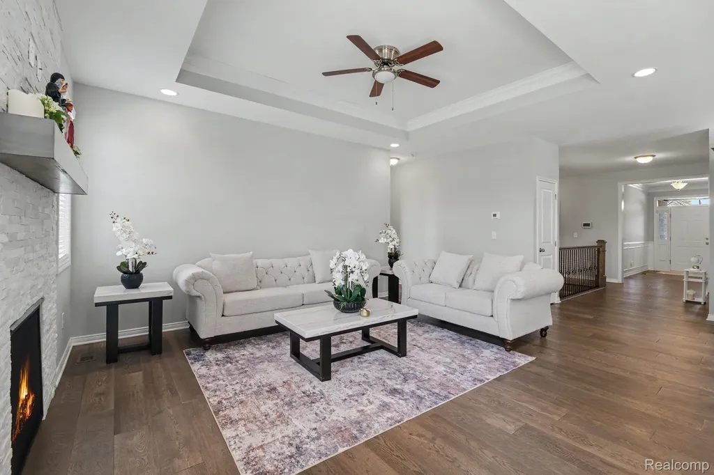 15330 Eton Pointe Drive Clinton Charter Township MI 48035