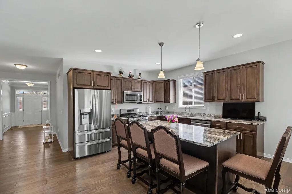 15330 Eton Pointe Drive Clinton Charter Township MI 48035
