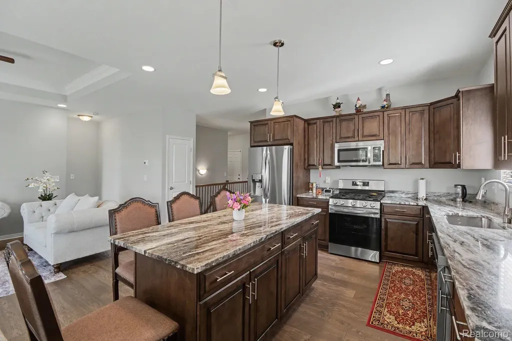 15330 Eton Pointe Drive Clinton Charter Township MI 48035