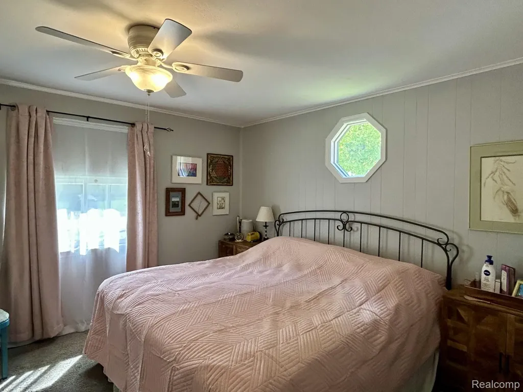 516 Clinton W Howell City MI 48843
