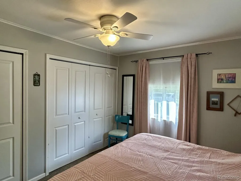 516 Clinton W Howell City MI 48843
