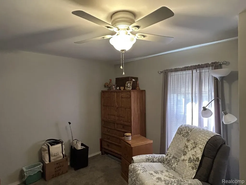 516 Clinton W Howell City MI 48843