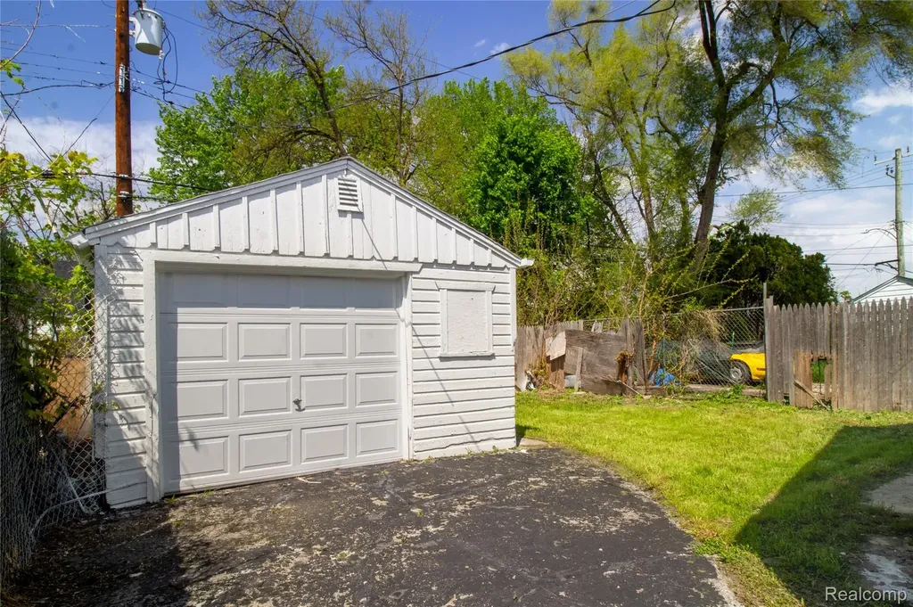 19479 Helen Street Detroit City MI 48234