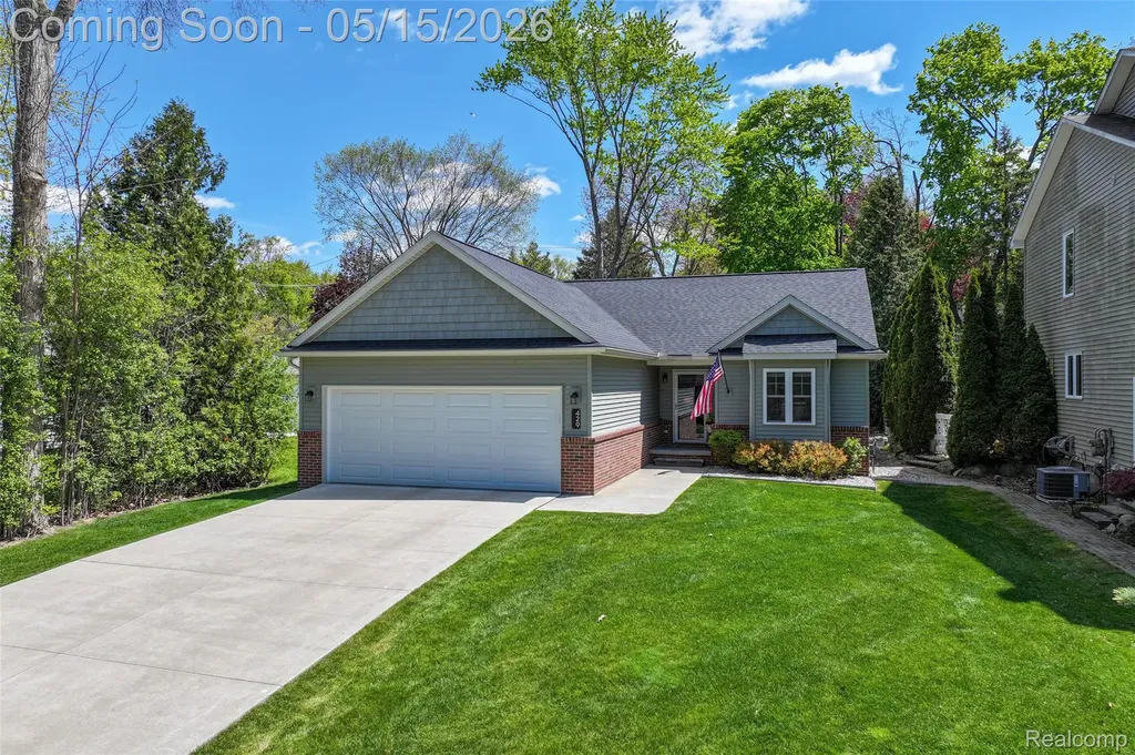 429 Grixdale Lane Waterford Charter Township MI 48328
