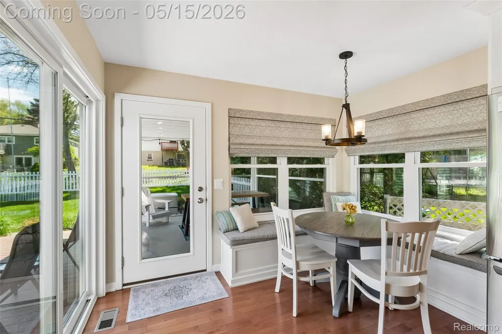 429 Grixdale Lane Waterford Charter Township MI 48328