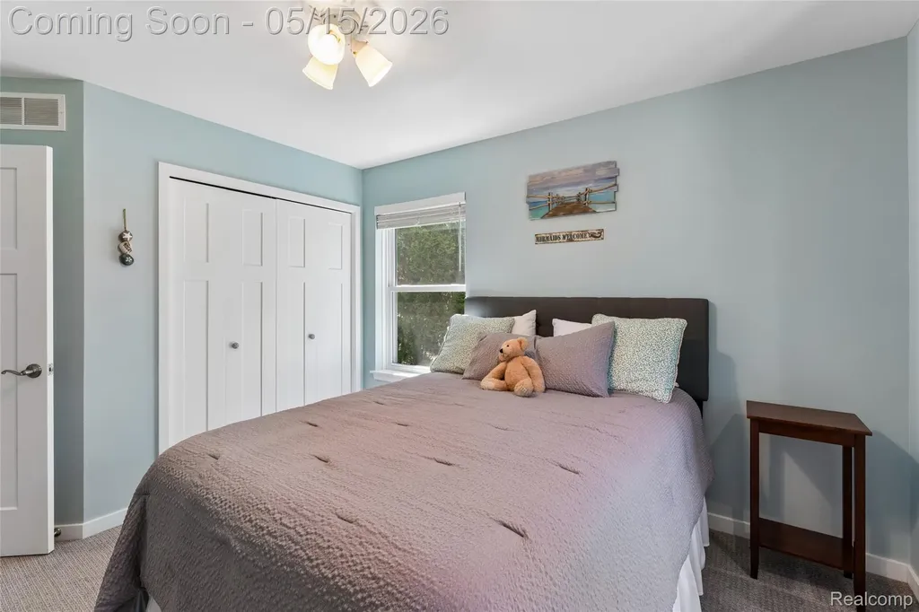 429 Grixdale Lane Waterford Charter Township MI 48328