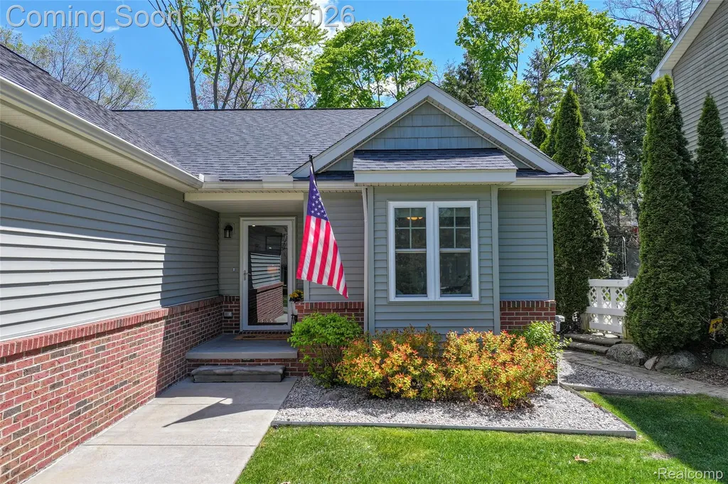 429 Grixdale Lane Waterford Charter Township MI 48328