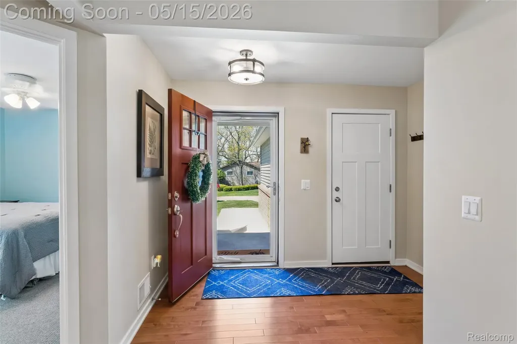 429 Grixdale Lane Waterford Charter Township MI 48328