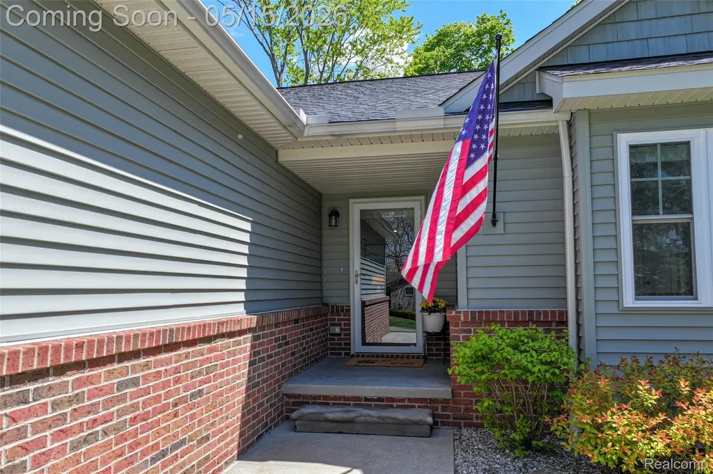429 Grixdale Lane Waterford Charter Township MI 48328