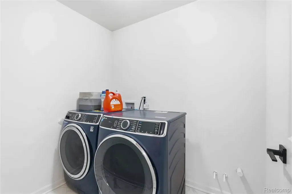 20975 Calabrese Drive Lyon Charter Township MI 48178