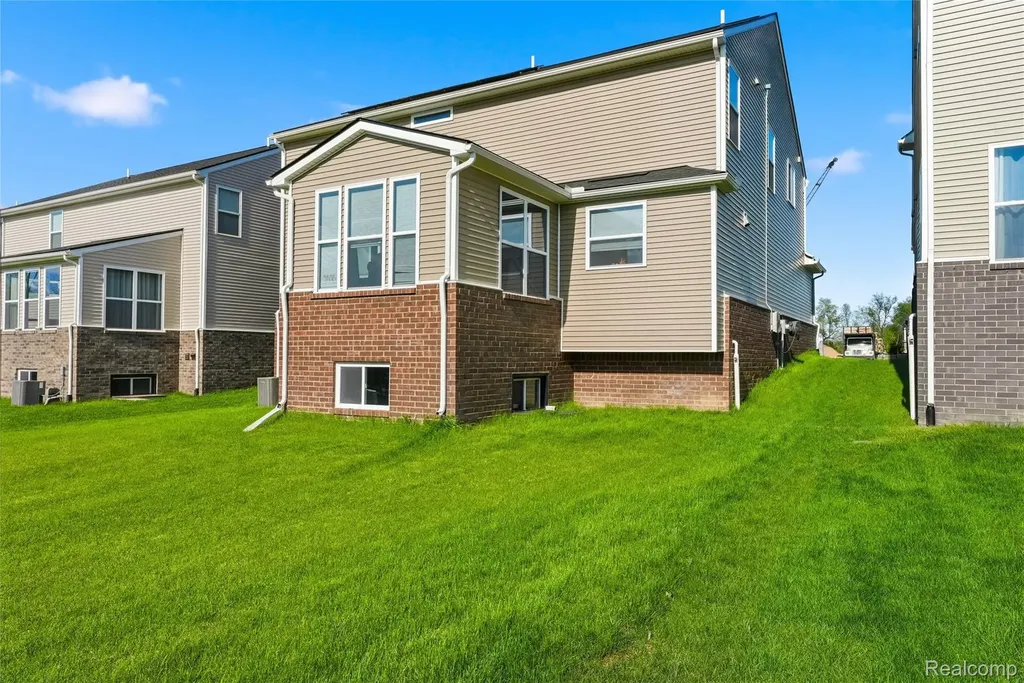 20975 Calabrese Drive Lyon Charter Township MI 48178
