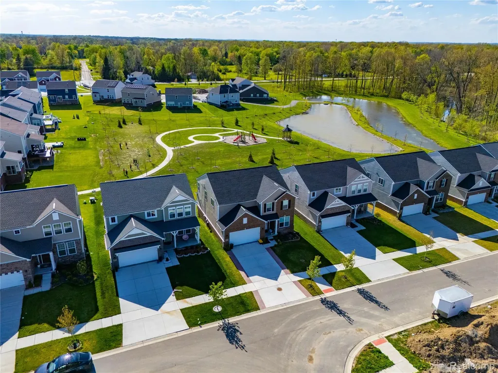 20975 Calabrese Drive Lyon Charter Township MI 48178