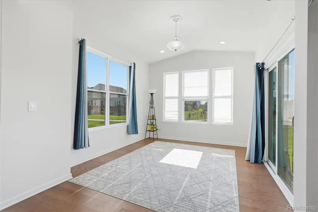 20975 Calabrese Drive Lyon Charter Township MI 48178