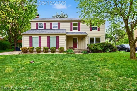 1749 Freemont Drive Troy City MI 48098