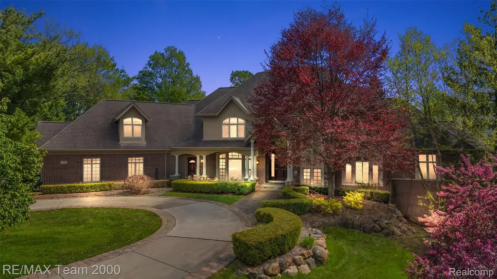 630 Sheldon Court Oakland Charter Township MI 48306
