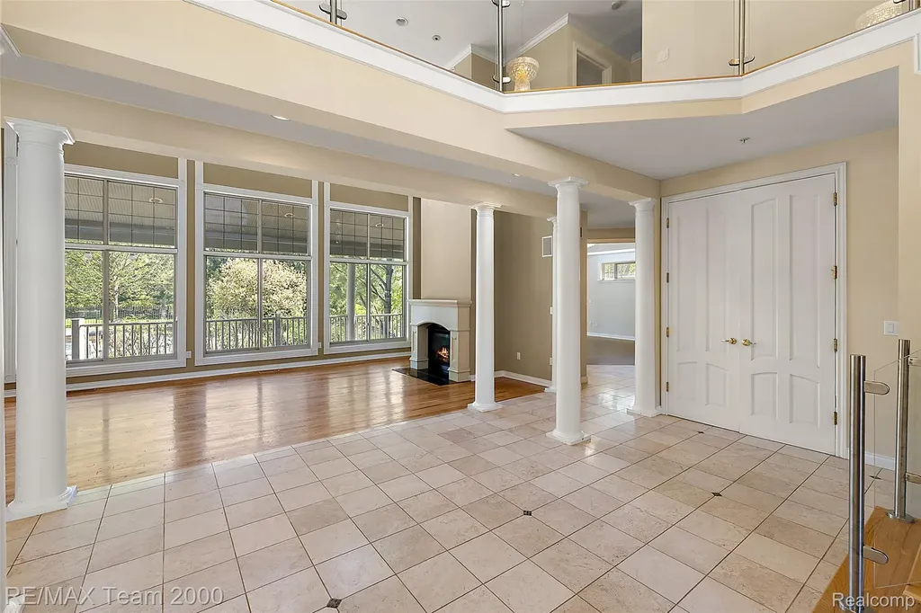 630 Sheldon Court Oakland Charter Township MI 48306