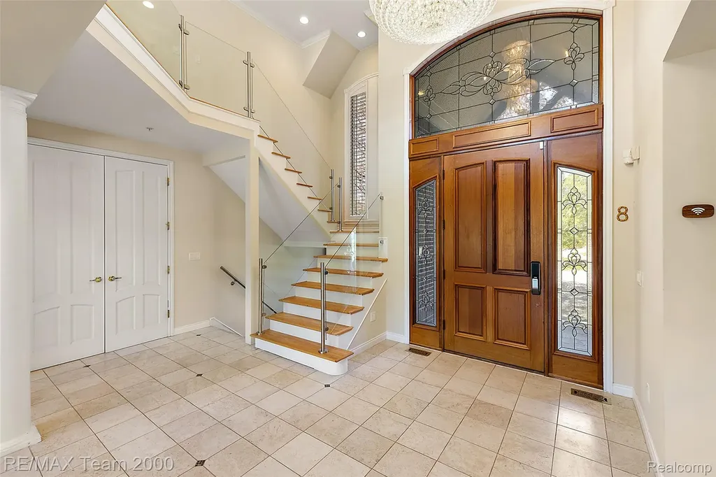 630 Sheldon Court Oakland Charter Township MI 48306