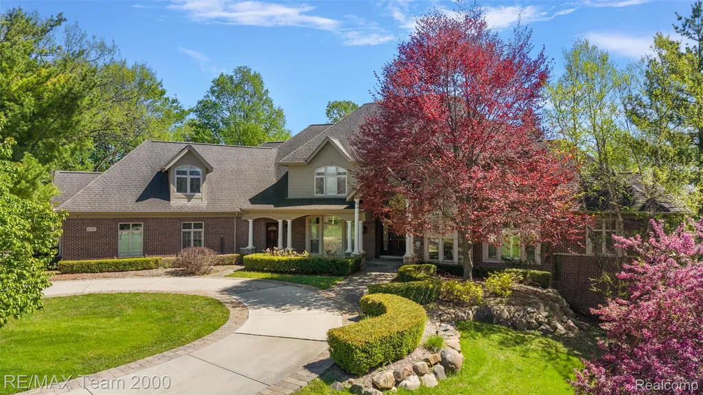 630 Sheldon Court Oakland Charter Township MI 48306