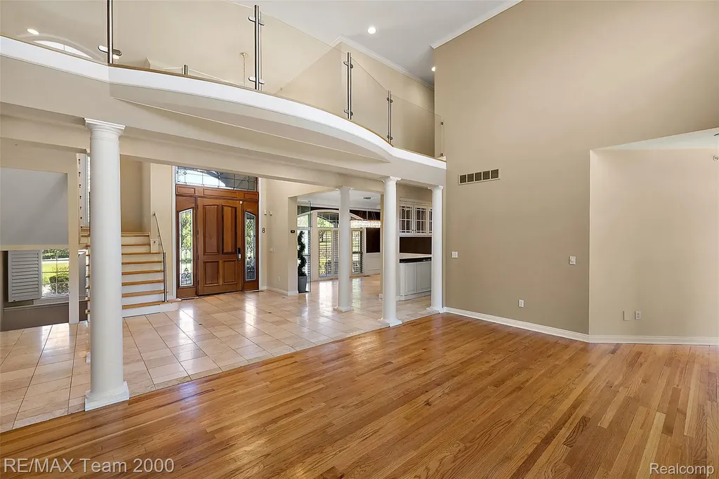 630 Sheldon Court Oakland Charter Township MI 48306