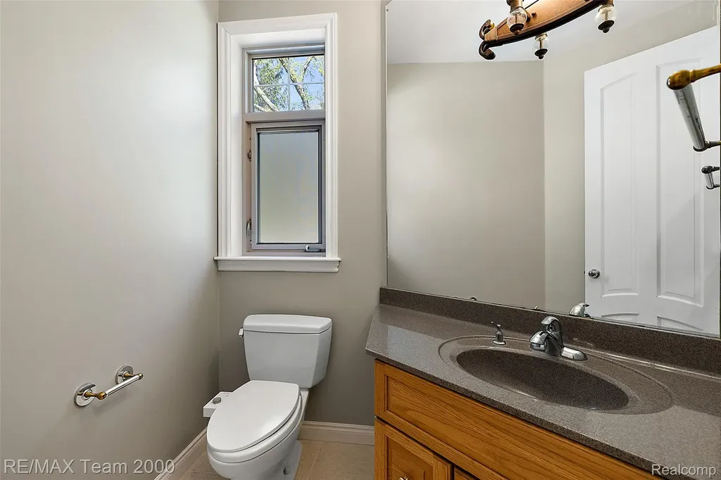 630 Sheldon Court Oakland Charter Township MI 48306