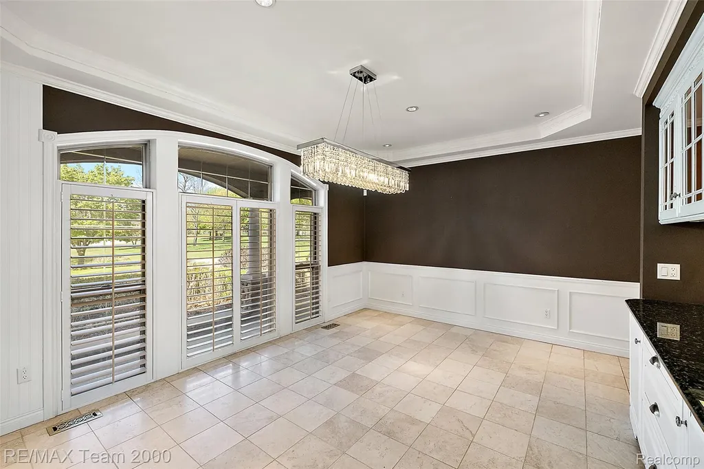 630 Sheldon Court Oakland Charter Township MI 48306