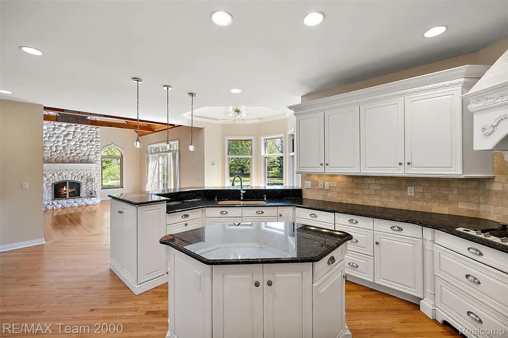 630 Sheldon Court Oakland Charter Township MI 48306
