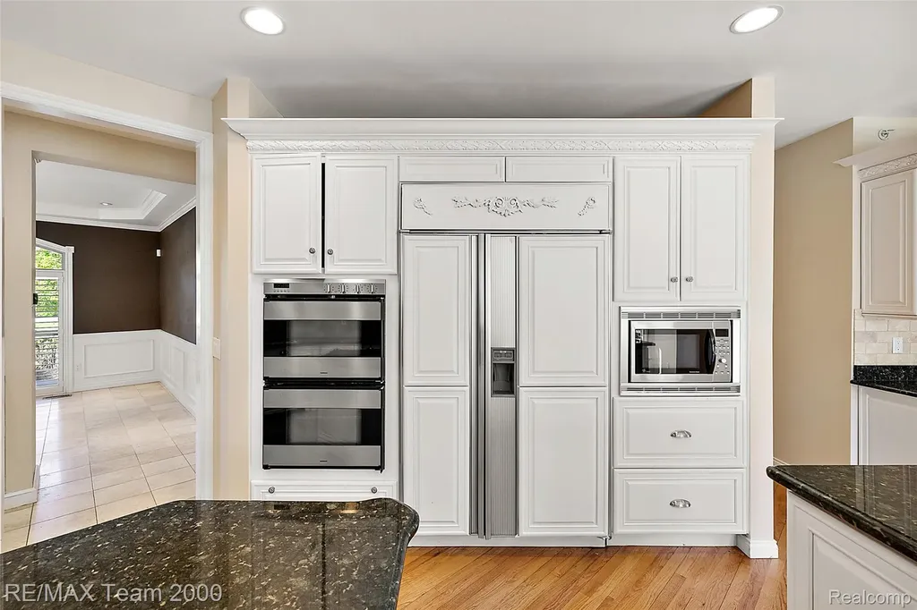 630 Sheldon Court Oakland Charter Township MI 48306